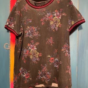 Women’s Polly Esther t-shirt❤️❤️